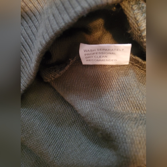 Army green pocketed hoodie - Picture 5 of 6